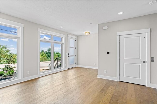 Building Photo - 1607 Grandview Ave