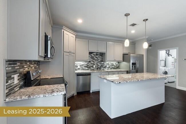 Building Photo - * MOVE IN SUMMER 6/30/2027 * 6 Bed 4 Bath,...
