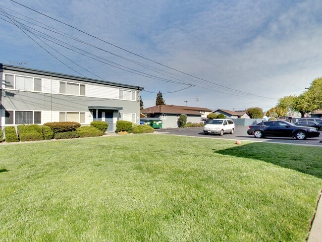 Building Photo - 969 Elgin St