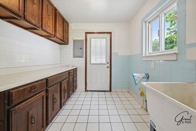 Building Photo - 3 Bedroom Ranch - $1,350