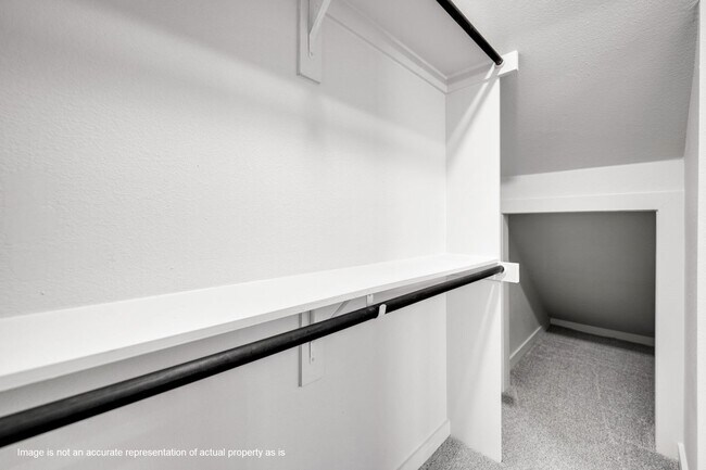 Building Photo - 10115 Conover Cmns Cir
