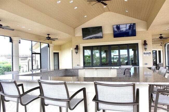 Building Photo - 620 SE Monet Dr