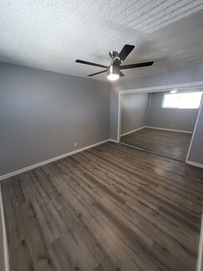 Interior Photo - 721 Venice Way