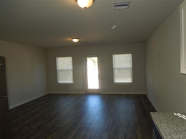 Building Photo - 266 Bluebonnet-