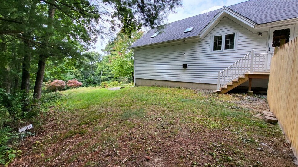 Building Photo - 19 Friendship Ln