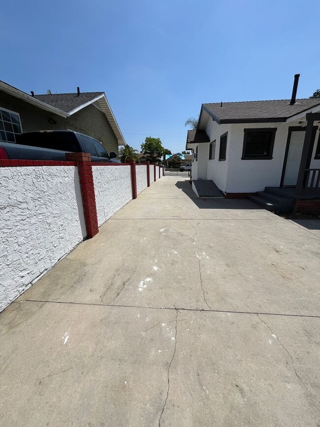 Building Photo - 615 N Orange Ave