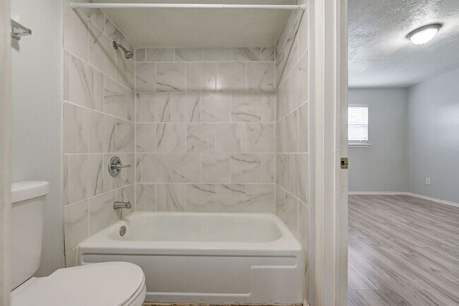 Building Photo - Fantastic 2 Bed/ 1.5 Bath Located in Norman