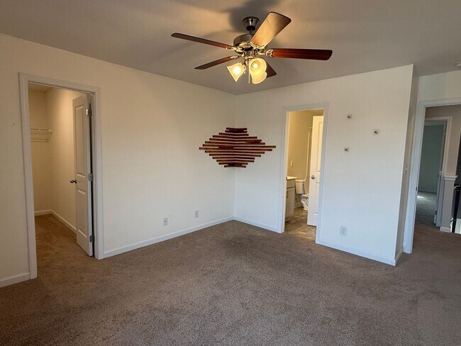 Building Photo - Beautiful 4 bedroom 2.5 bath home located in the Cliffs subdivision!