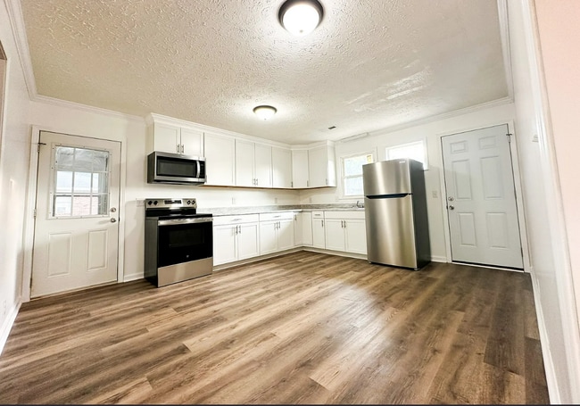 Building Photo - 2725 Blackman Rd