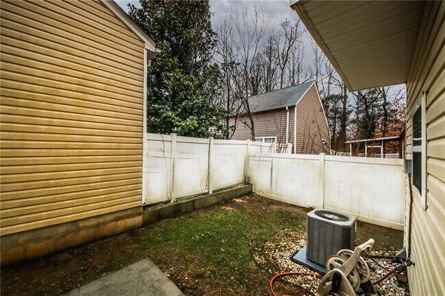 Building Photo - 170 Windcroft Ln NW