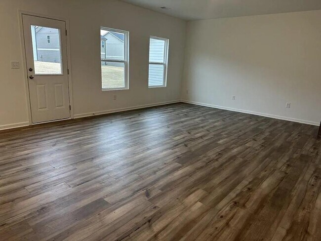 Building Photo - 2069 Boxwood Cir
