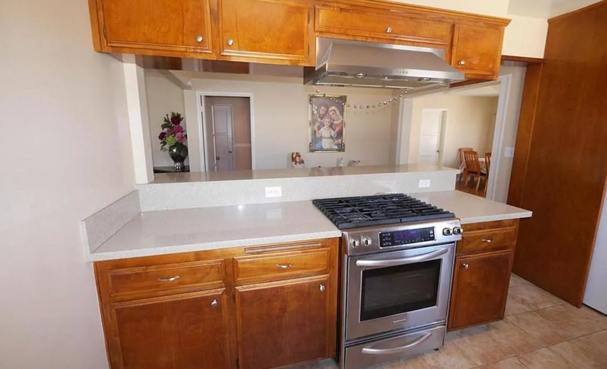 Kitchen (Interior) - 327 E Collins Ave