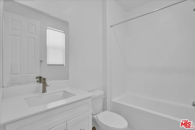 Building Photo - 725 Daniel Freeman Cir