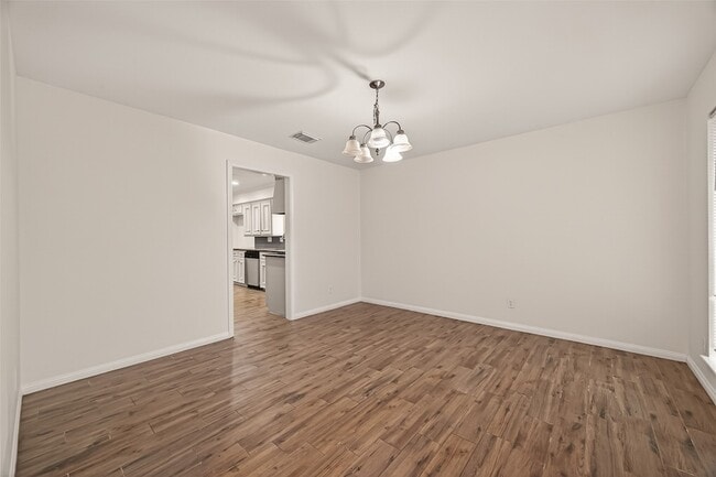 Building Photo - 422 Willow Vista Dr