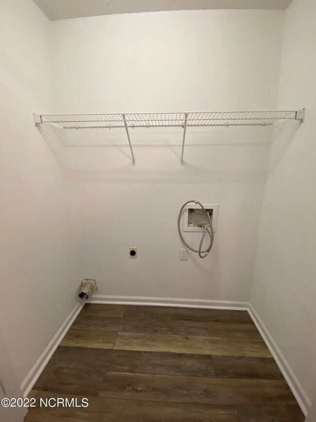 Building Photo - 2119 Hurt Dr