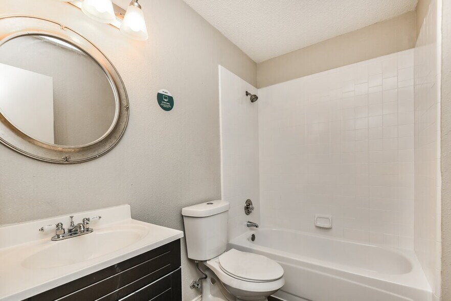 Building Photo - 1505 Gainsborough Way