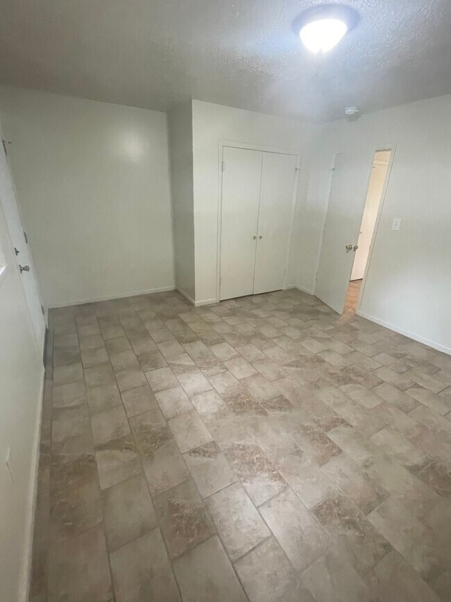 Building Photo - 2208 Park Ave