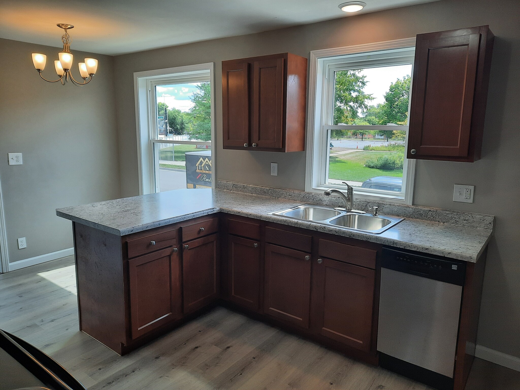 Building Photo - 2115 Main St