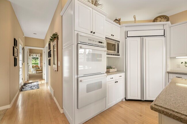 Building Photo - 3479 Hill Cir