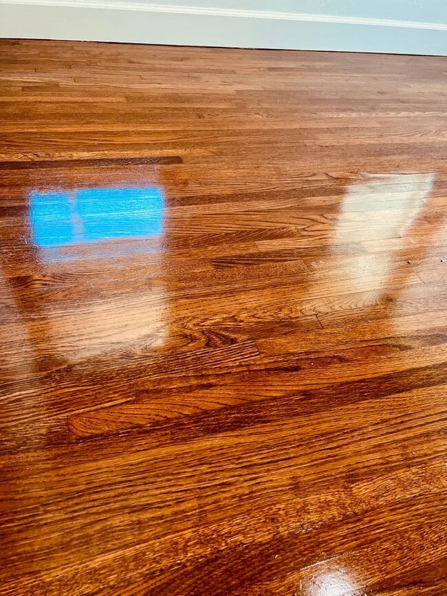 Building Photo - 4 BED HOUSE with Garage, Yard, Pets Consid...