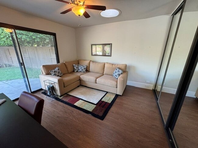Building Photo - Gorgeous 3-Bedroom House in Gold River wit...