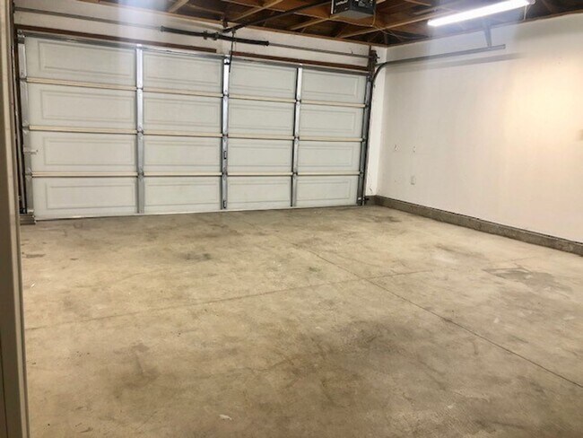 Building Photo - 7520 Carriage Dr