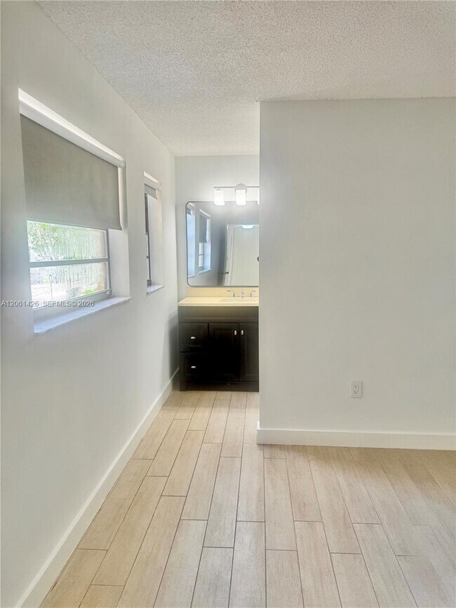 Building Photo - 9022 SW 123rd Ct
