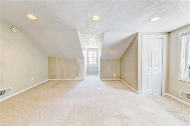 Building Photo - 2514 Josephine St