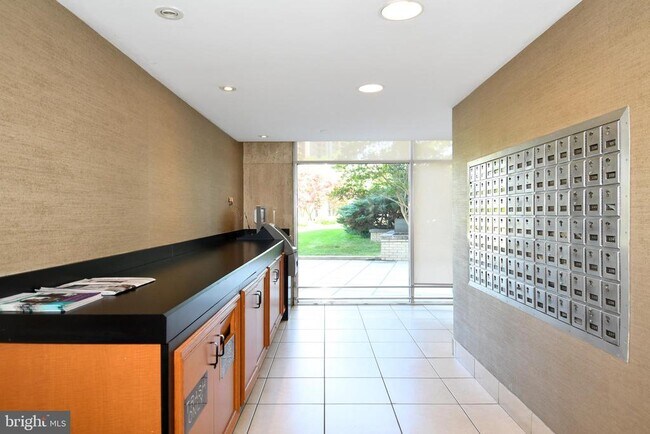 Building Photo - 10201 Grosvenor Pl