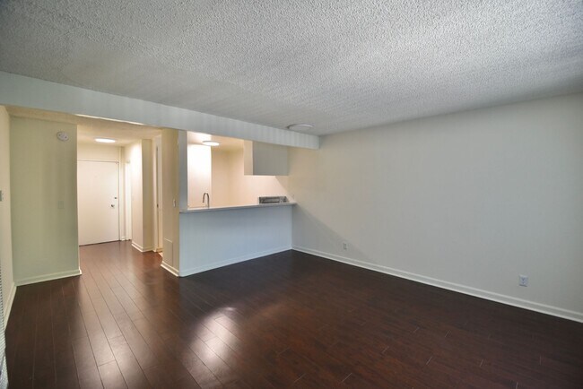 Building Photo - 7350 Kester Ave