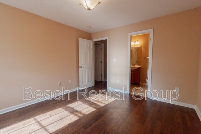 Building Photo - 3774 Hitchcock Way