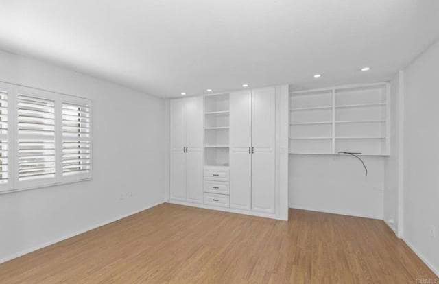 Building Photo - 6880 Hyde Park Dr