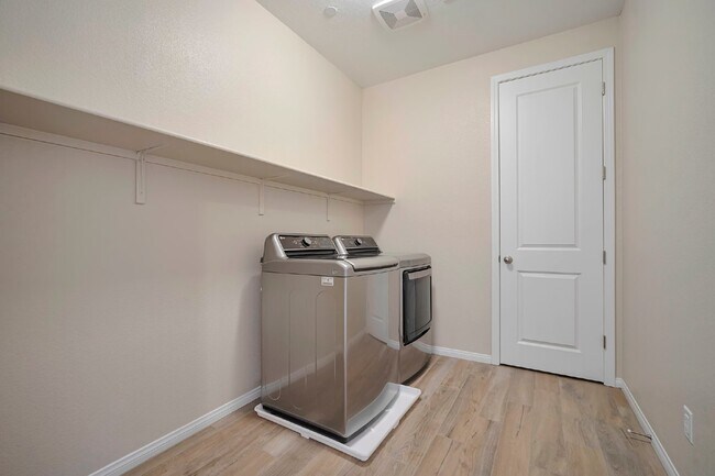Building Photo - 780 Aurora Vale Pl