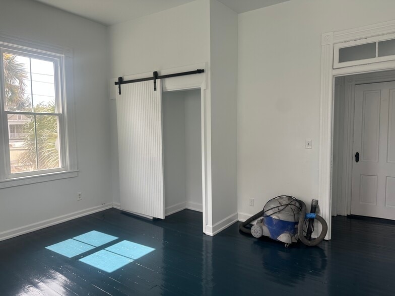 Building Photo - 111 E 39th St