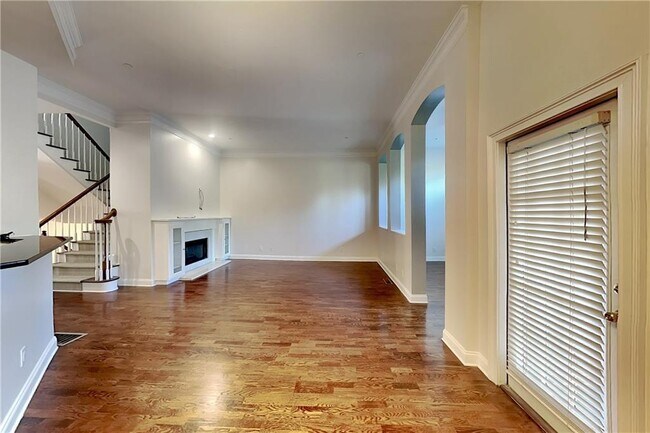 Building Photo - 3008 Montclair Cir SE
