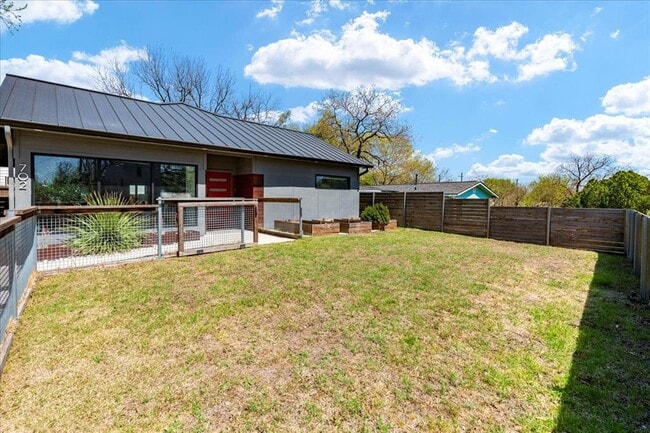Building Photo - 702 Philco Dr