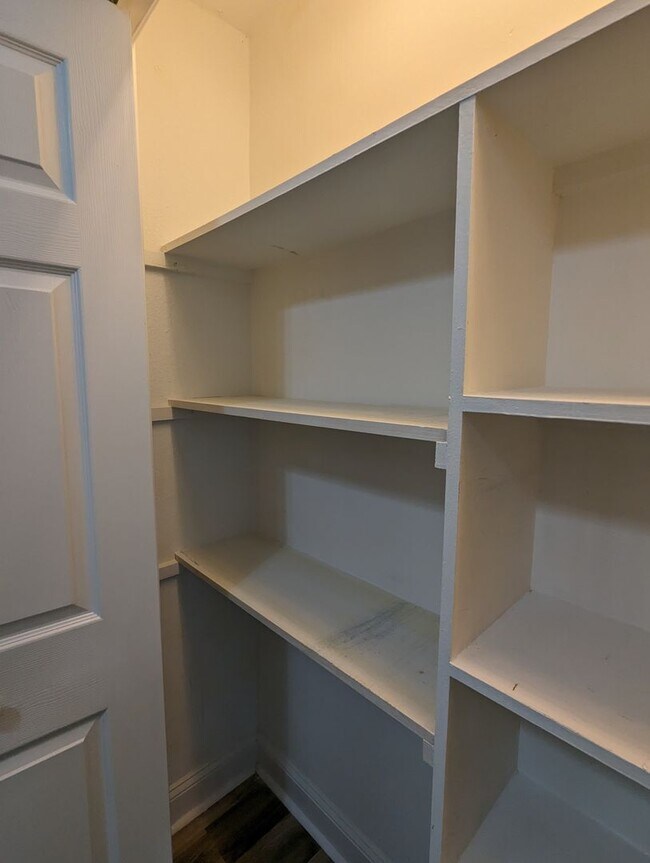 Building Photo - Colonial Heights