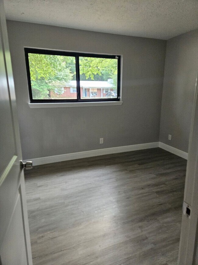 Building Photo - Lots of updates!