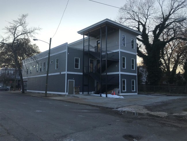Building Photo - 2100 E Cary St