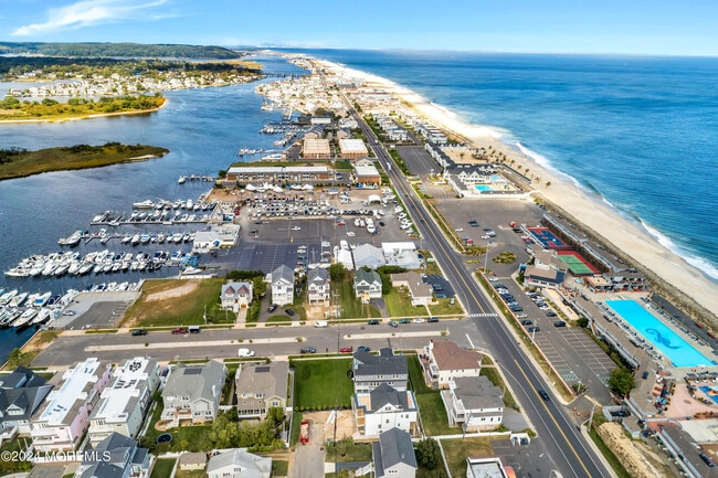 Building Photo - 556 Ocean Ave