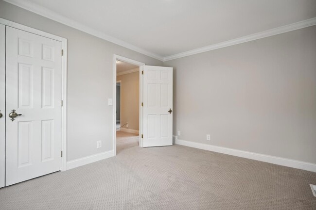 Building Photo - 5721 Londonderry Rd