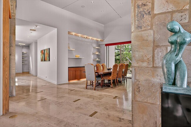 Building Photo - 9 Rockcrest