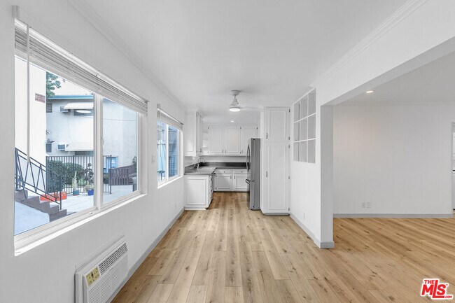 Building Photo - 4916 Hazeltine Ave