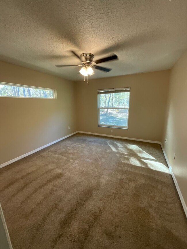 Building Photo - Citrus Springs - 2 bedroom 2 bath duplex