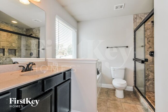 Building Photo - 1811 Barclay Trail Dr