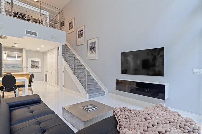 Building Photo - 2020 N Bayshore Dr