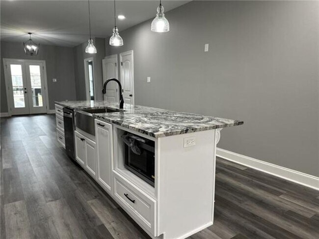Building Photo - 142 Lakeview Dr