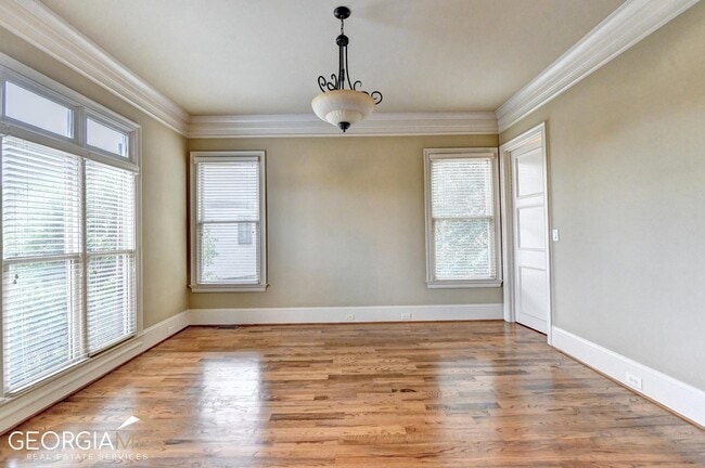 Building Photo - 8920 Doral Dr