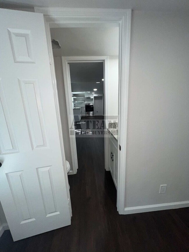 Building Photo - Beautiful Remodeled 3 Bed 1.5 Bath