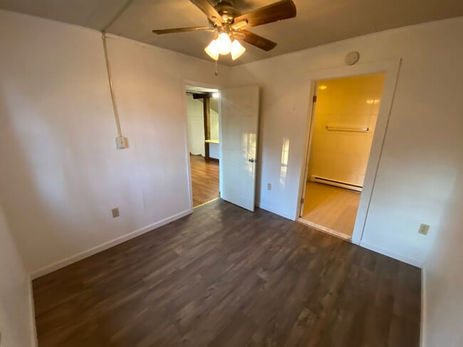 Building Photo - Chestnut Grove Village 11